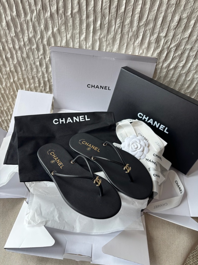 Женские черные шлепанцы с логотипом Chanel