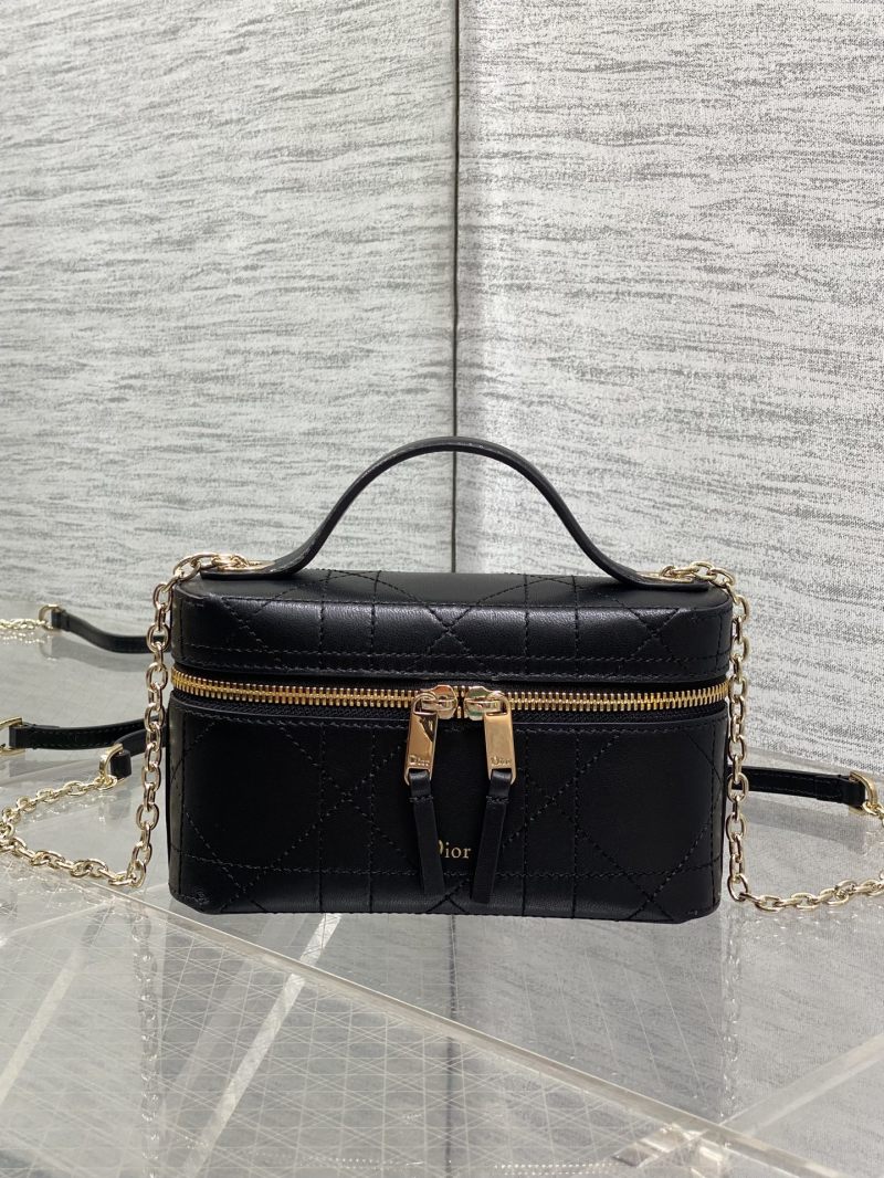 Черная сумка Dior с цепочкой