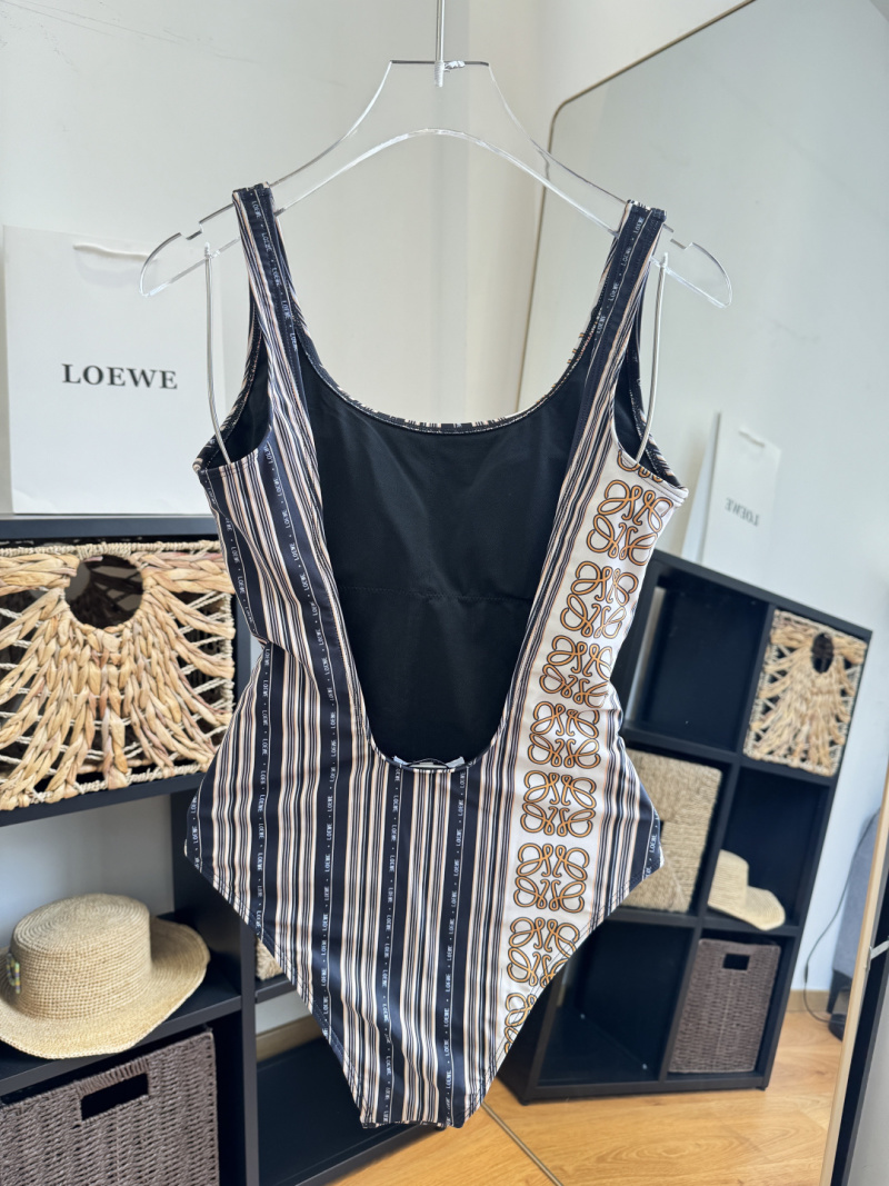 Слитный женский купальник LOEWE