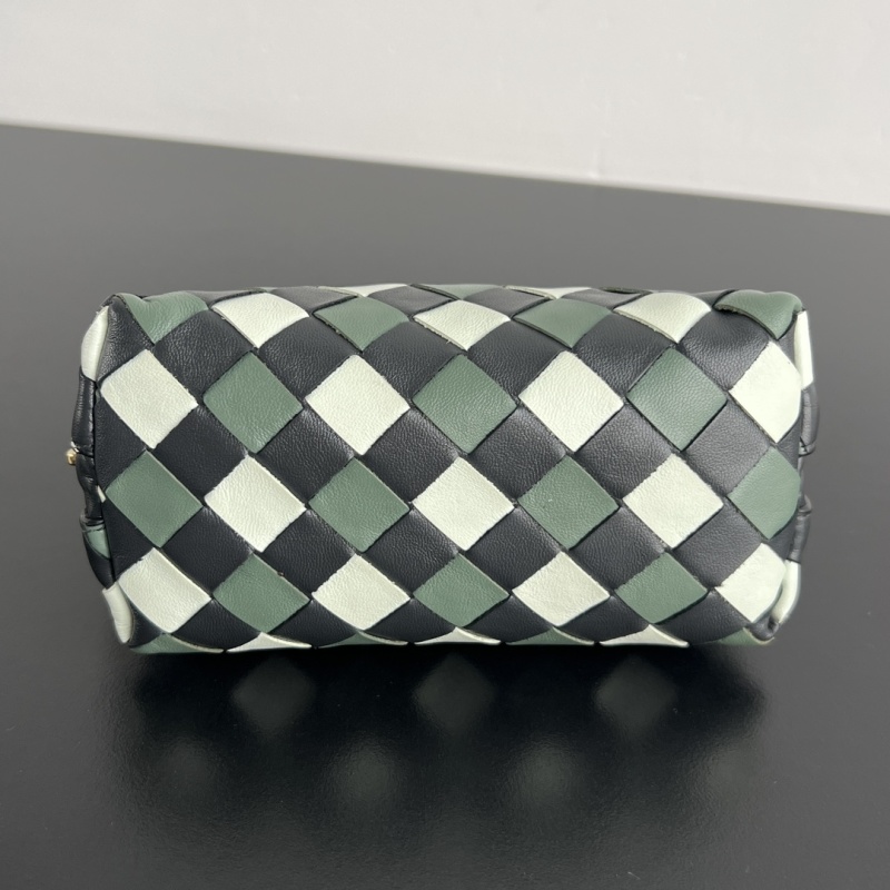 Косметичка плетеная из кожи, Bottega Veneta