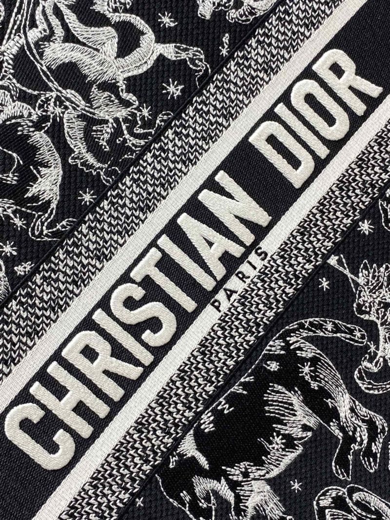Сумка-тоут Christian Dior с вышивкой