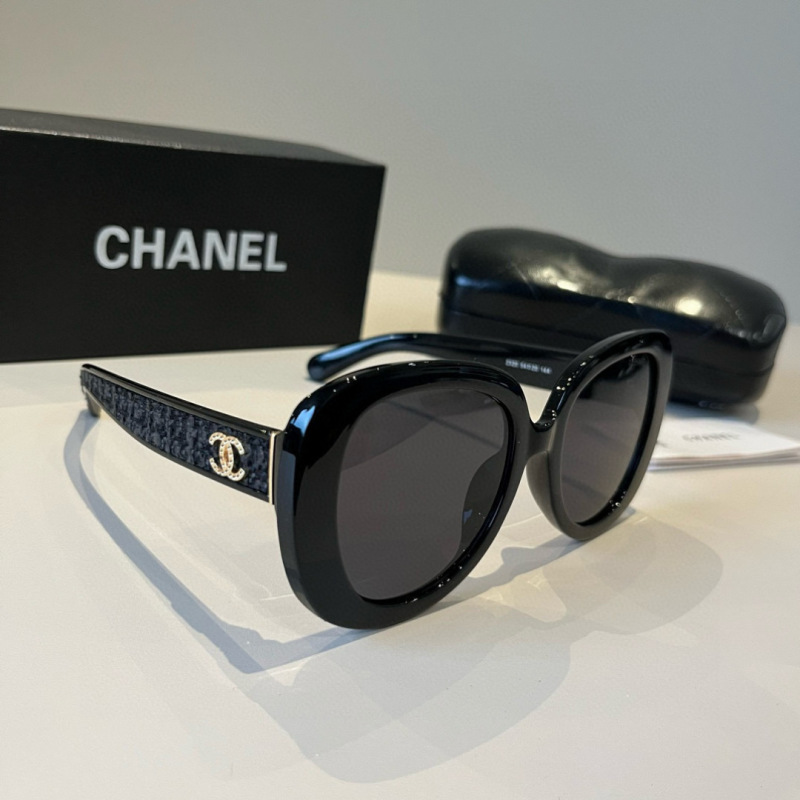 Солнцезащитные очки Chanel