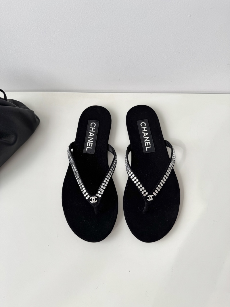 Шлепанцы Chanel черные со стразами