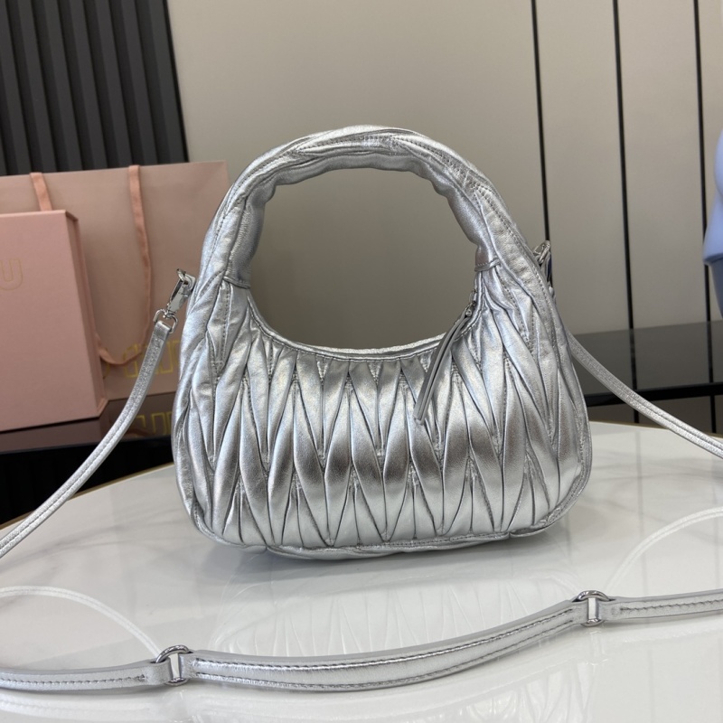 Сумка Miu Miu серебристая складчатая