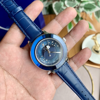 Часы Swarovski