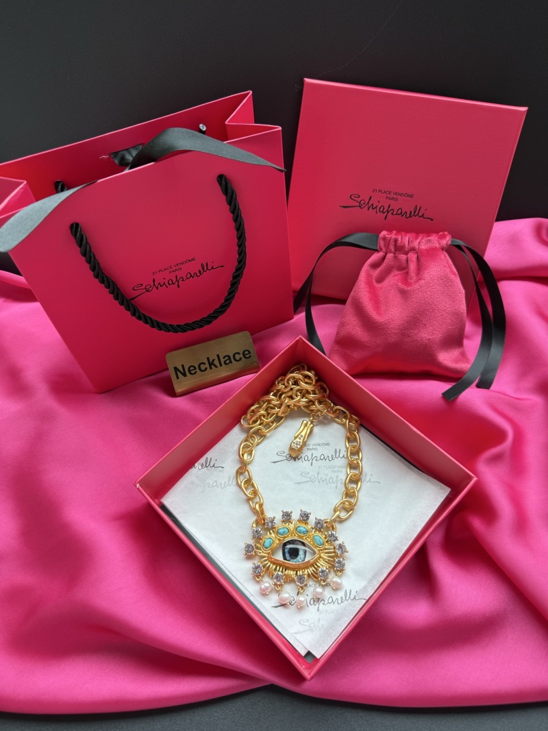 Колье с глазом Schiaparelli