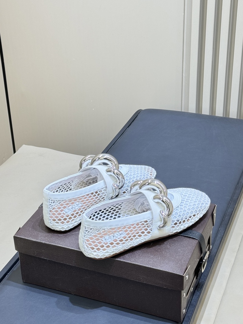 Белые балетки с сетчатым верхом и металлическим декором Alaïa