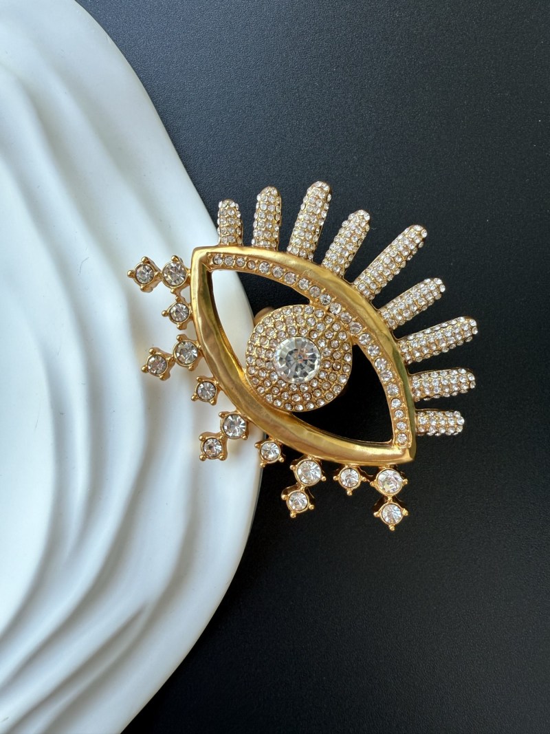 Брошь в виде глаза с кристаллами Schiaparelli