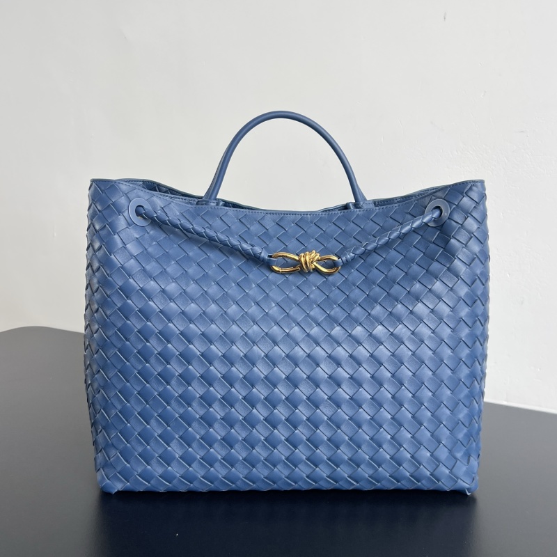 Сумка женская Bottega Veneta Andiamo синего цвета
