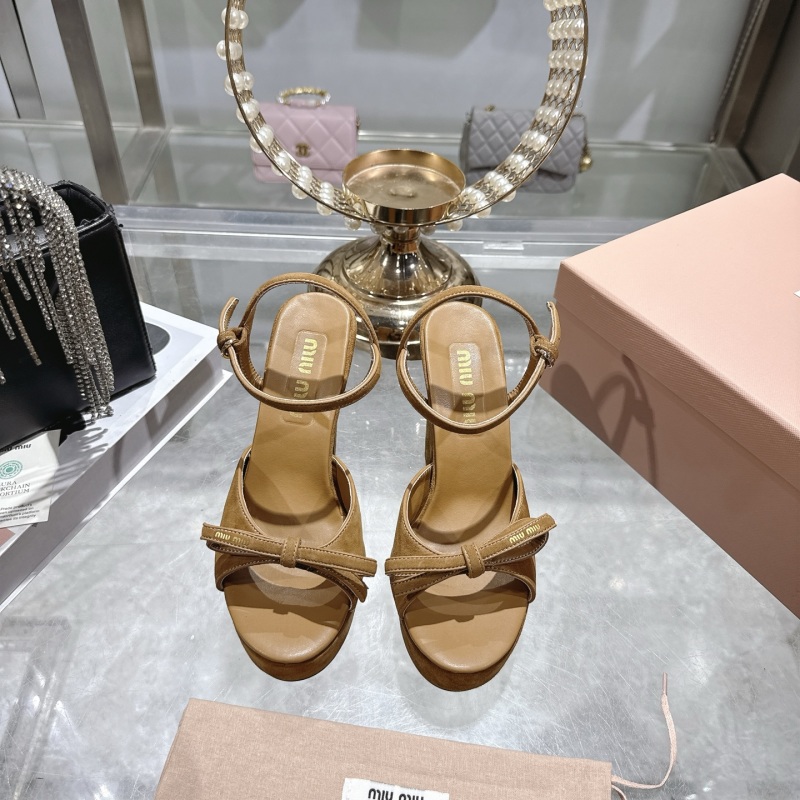 Женские босоножки на каблуке с ремешком Miu Miu