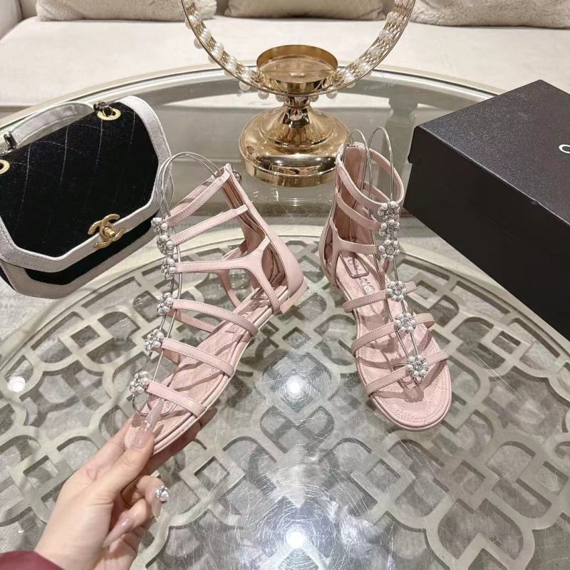 Плоские розовые босоножки с декором в виде цветов Chanel