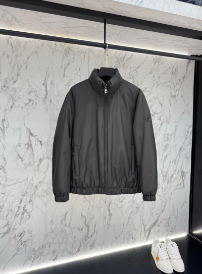 Пуховик Moncler