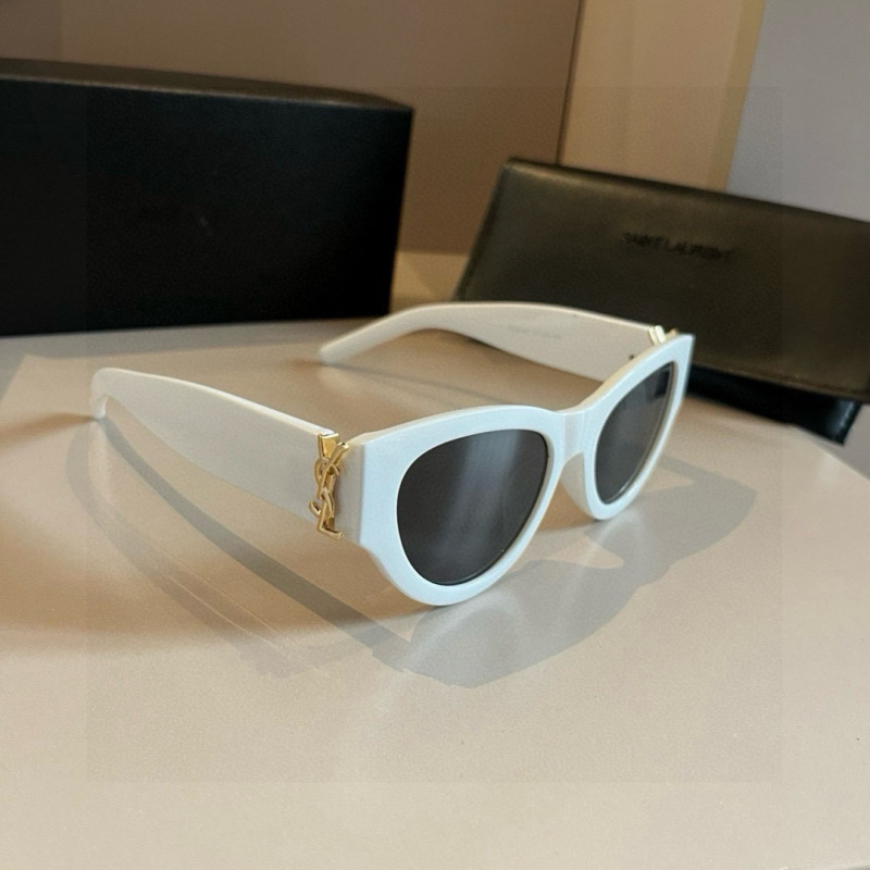 Солнцезащитные очки Saint Laurent белые SL M94