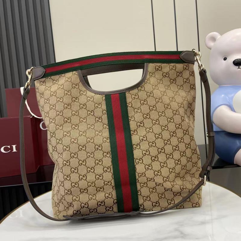 Сумка Gucci с монограммой и ремешком