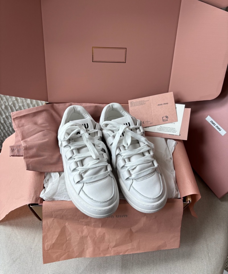Женские белые кроссовки Miu Miu