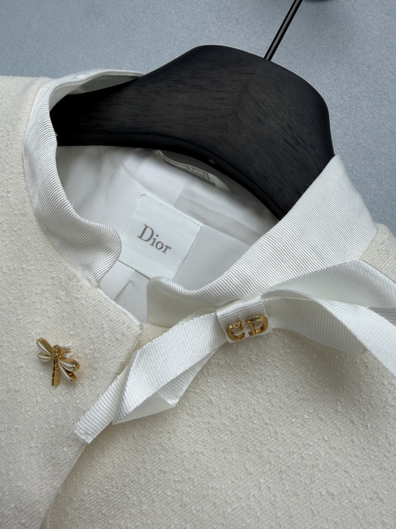Молочная куртка Dior с бабочкой
