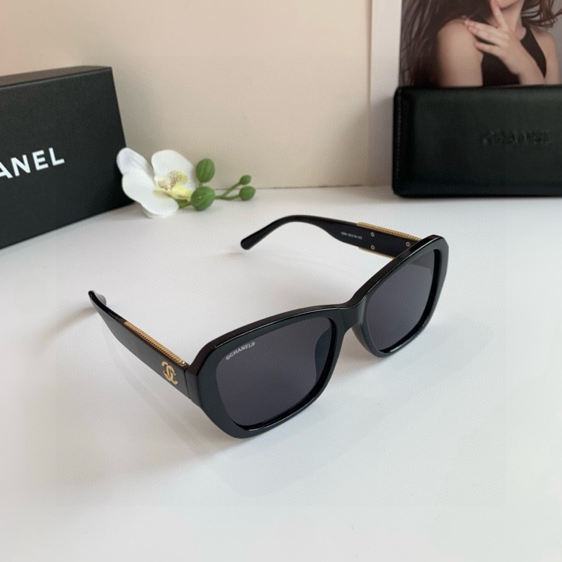 Солнцезащитные очки Chanel черные
