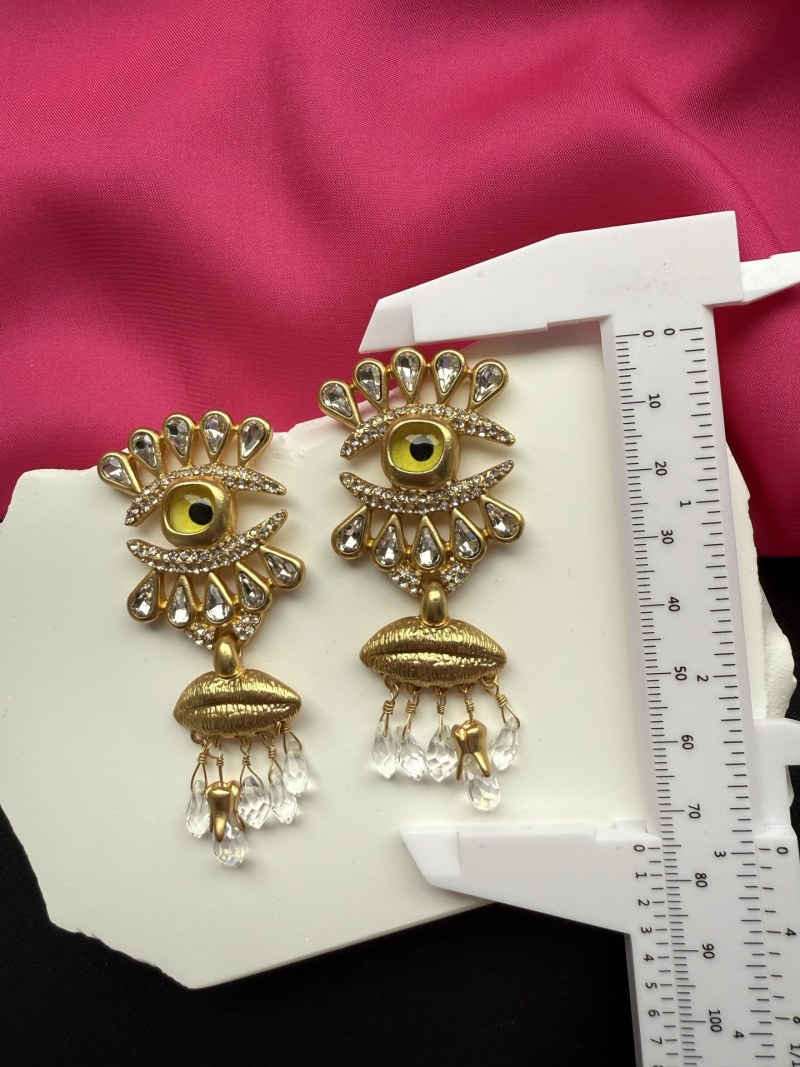 Серьги Schiaparelli с глазом и кисточками