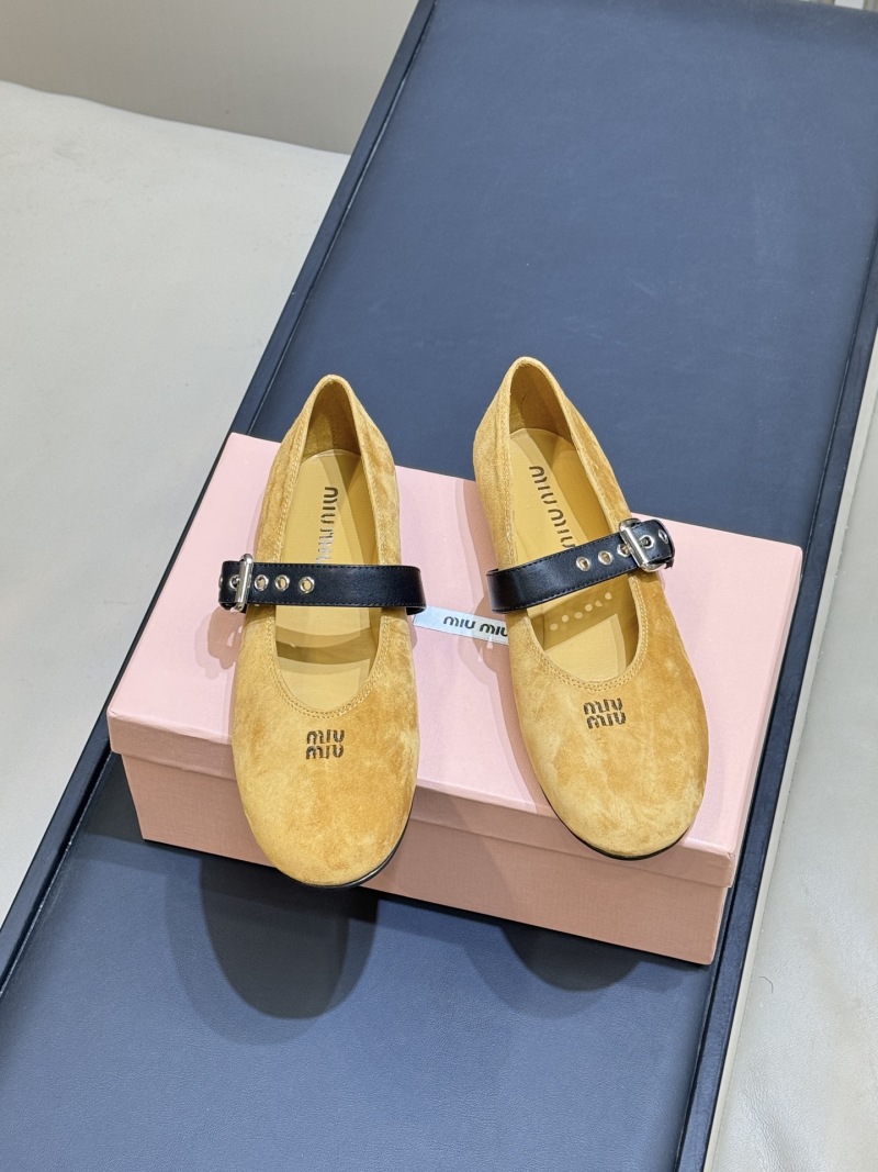 Женские балетки с ремешком Miu Miu