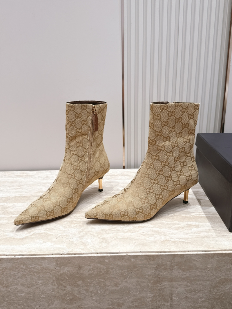 Женские ботильоны Gucci с GG-печатью и острым носком