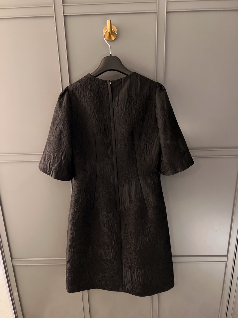 Чёрное платье Dolce & Gabbana с тиснёным узором