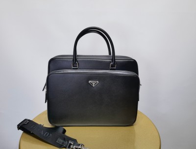 Портфель Prada
