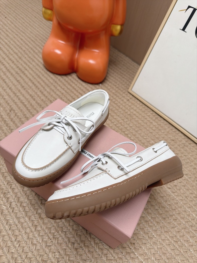 Женские лоферы Miu Miu белые