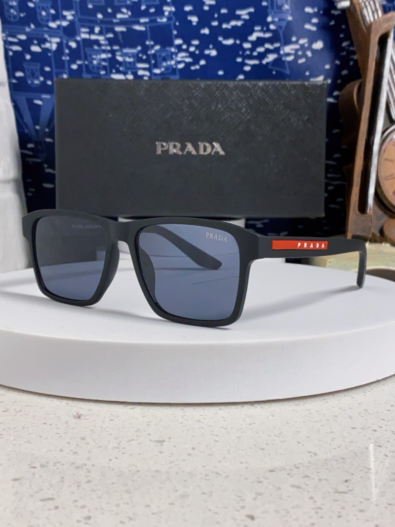 Солнцезащитные очки Prada квадратные поляризационные черные