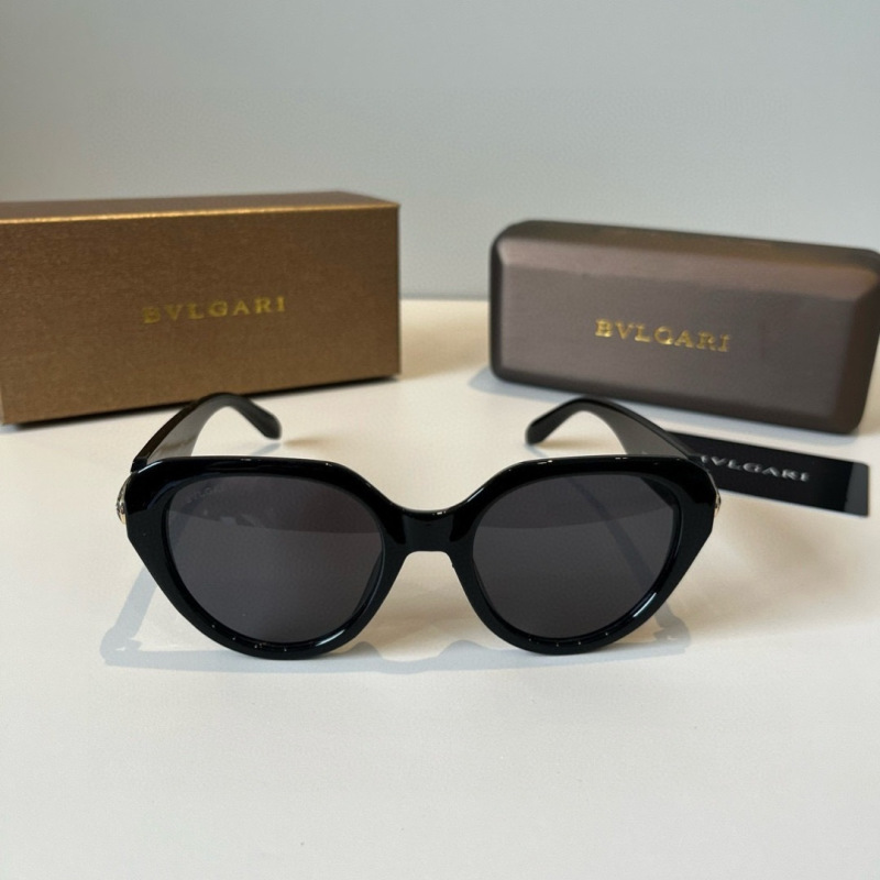 Солнцезащитные очки Bulgari черные Без бренда