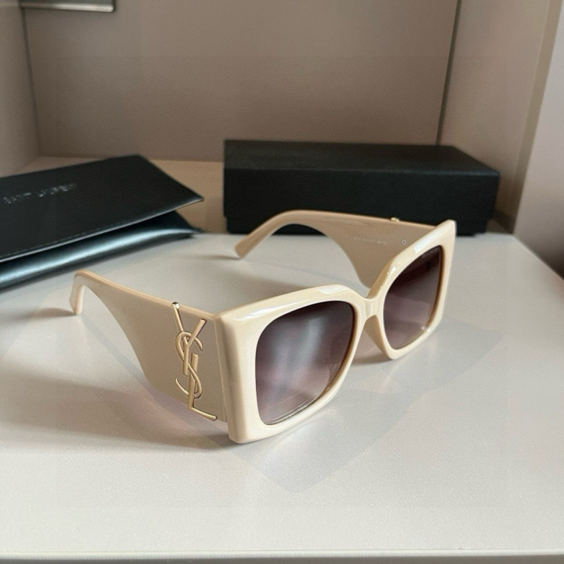 Солнцезащитные очки YSL Saint Laurent