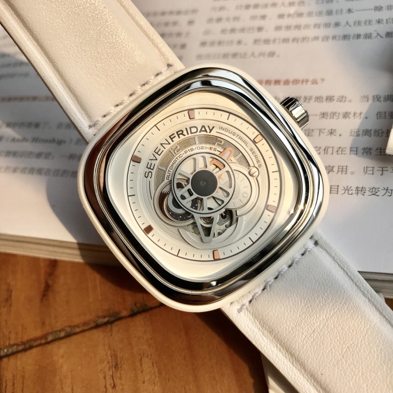 Часы SevenFriday