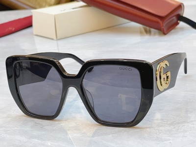 Солнцезащитные очки Gucci GG0956S