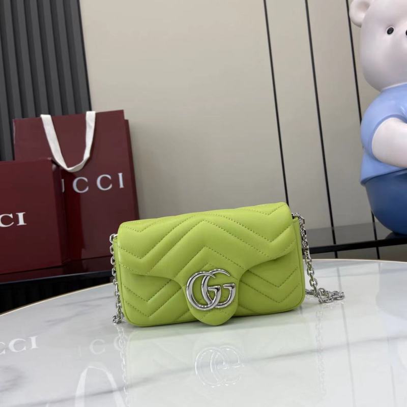 Сумка Gucci с цепочкой и клапаном