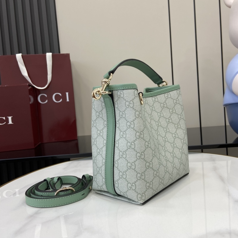 Сумка Gucci с монограммой и ремешком
