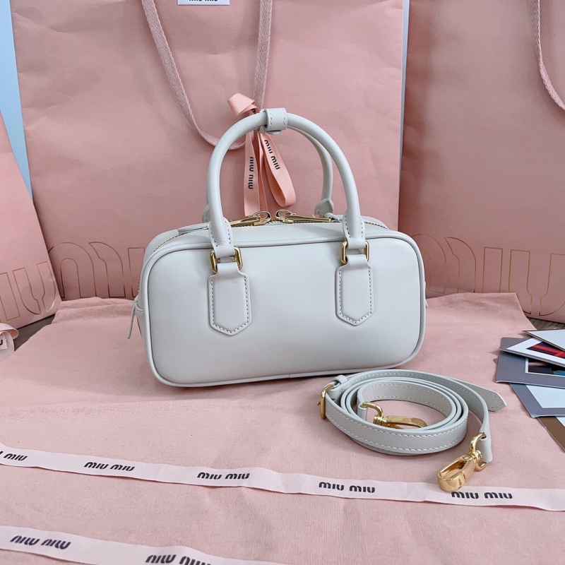 Сумка Miu Miu, модель Bowling Bag, цвет ледяной синий
