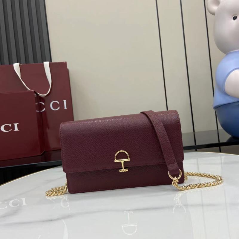 Сумка-клатч Gucci с цепочкой