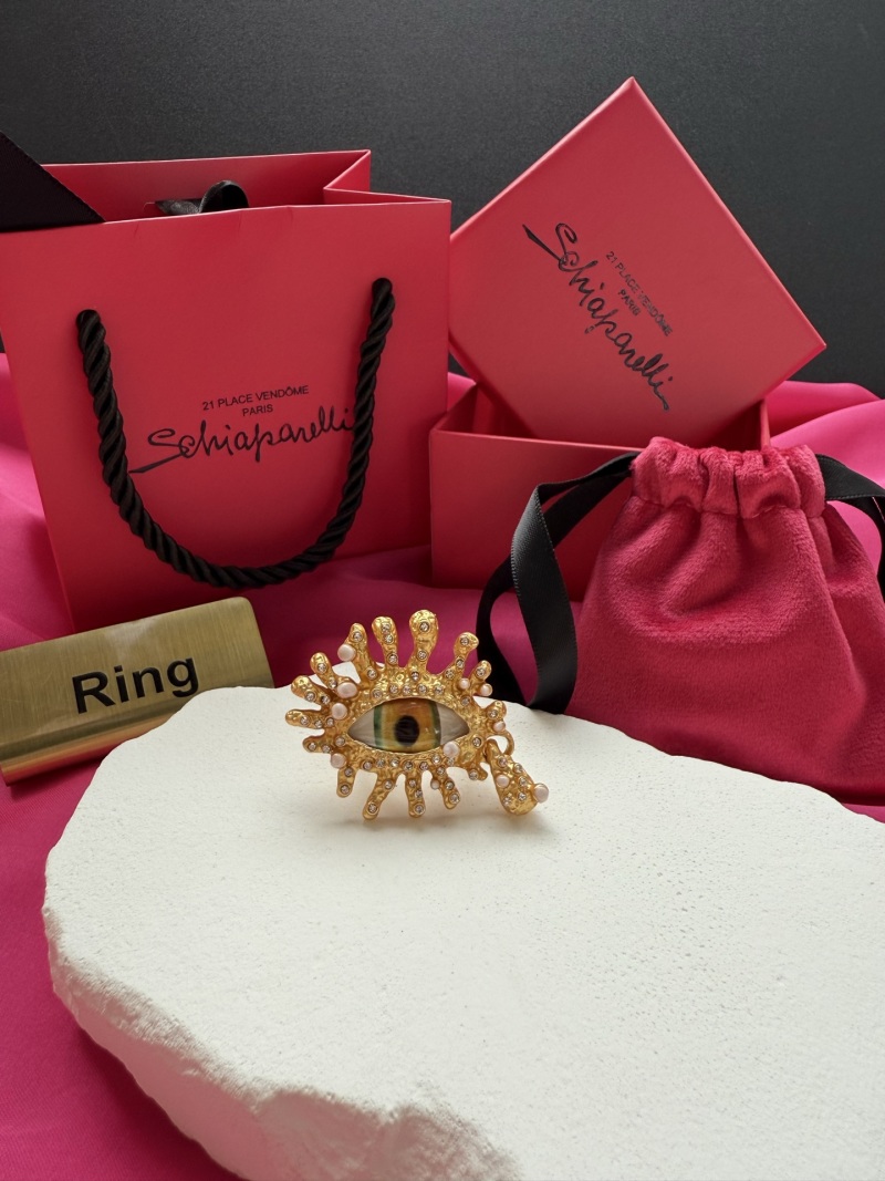 Брошь в виде глаза Schiaparelli