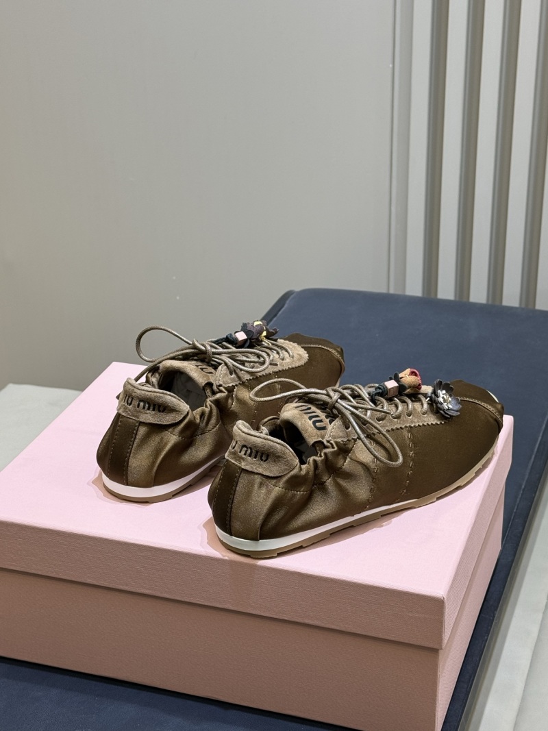Женские кроссовки с цветочным декором Miu Miu