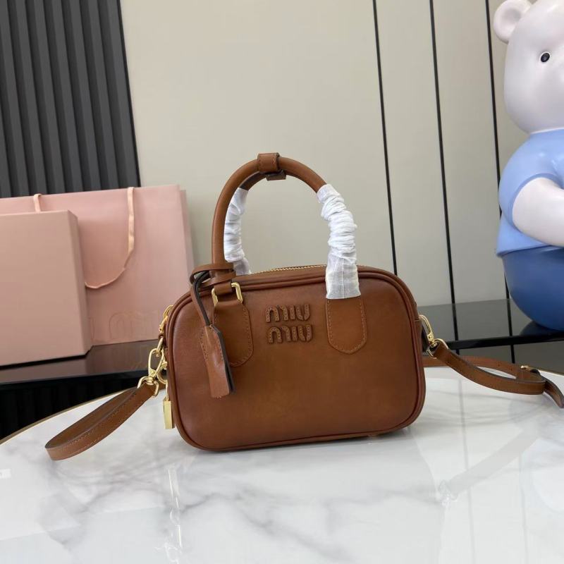 Сумка Miu Miu коричневая с ручкой