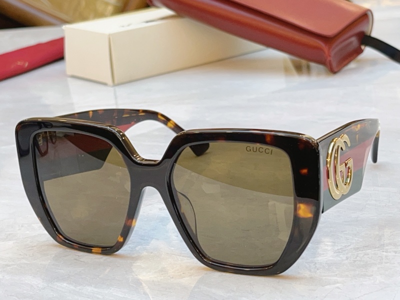 Солнцезащитные очки Gucci GG0956S