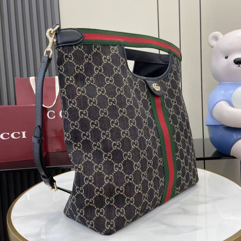 Сумка Gucci с монограммой и ремешком
