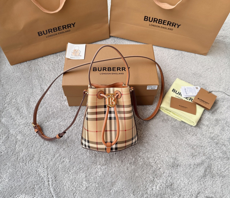 Сумка-ведро Burberry в классическую клетку