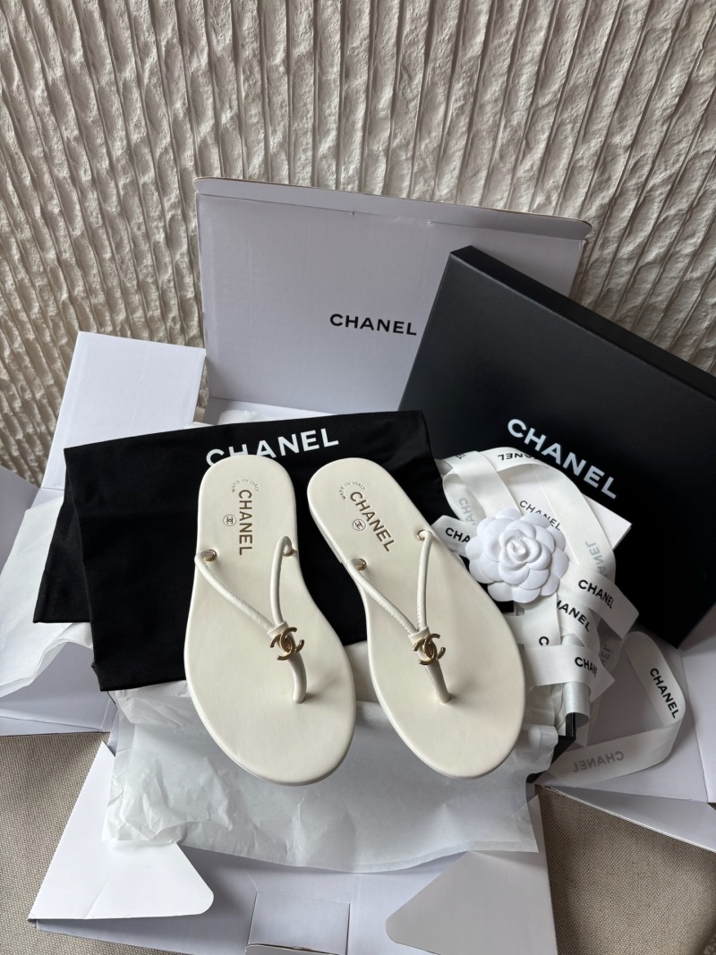 Шлепанцы Chanel из натуральной кожи белого цвета