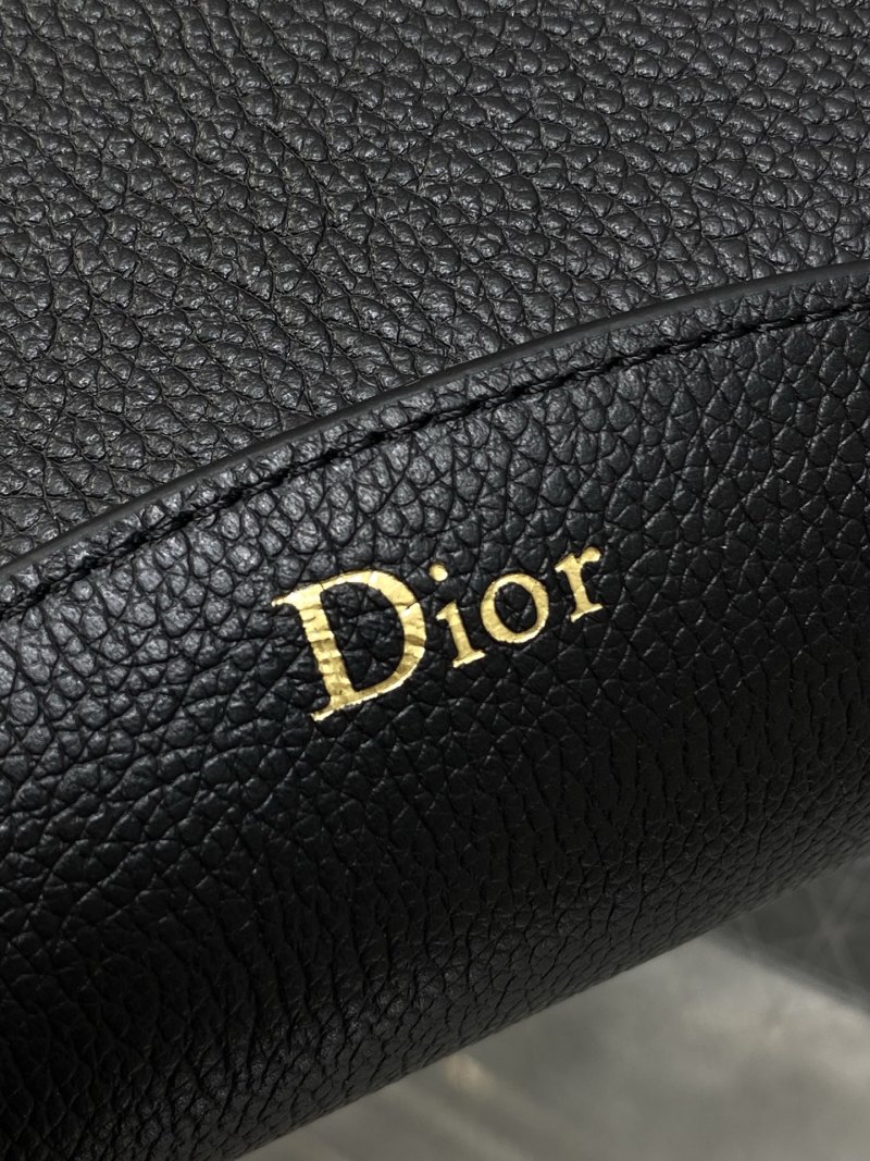 Черная кожаная сумка Dior с клатчем