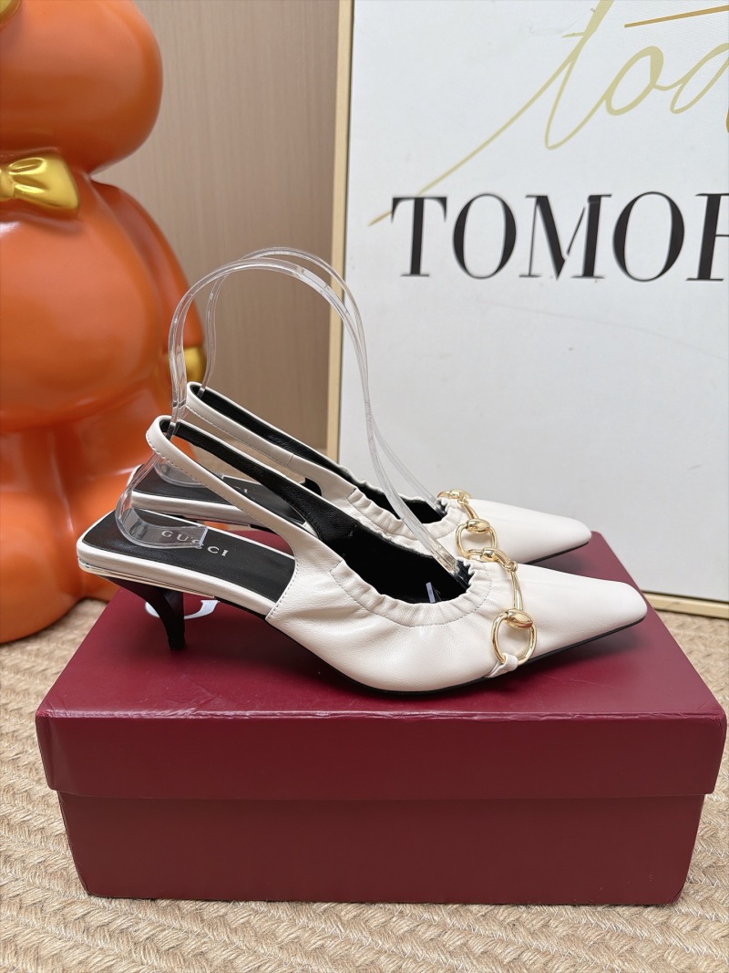 Женские босоножки Gucci с лямками и металлическими деталями белого цвета