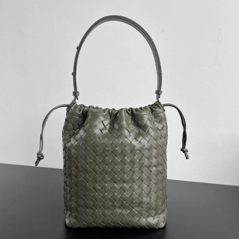 Сумка-мешок Bottega Veneta с плетением Intrecciato