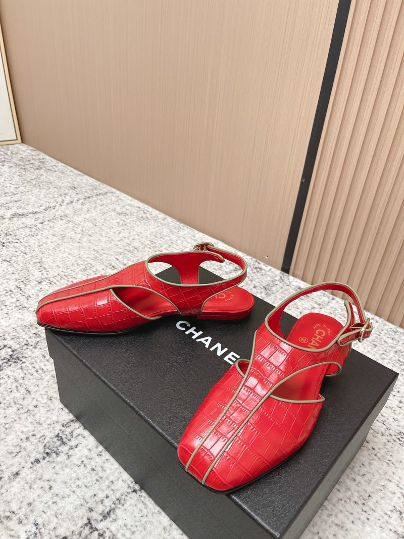 Женские красные балетки с квадратным носком и декоративной окантовкой Chanel