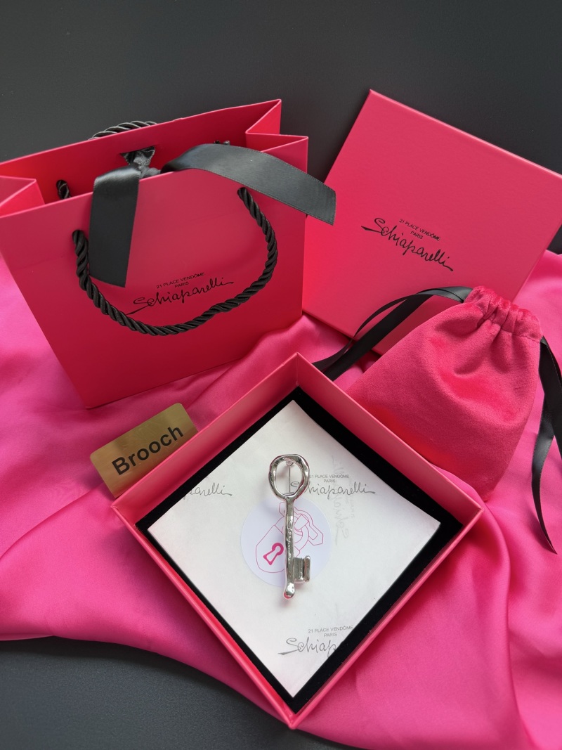 Брошь в виде ключа Schiaparelli