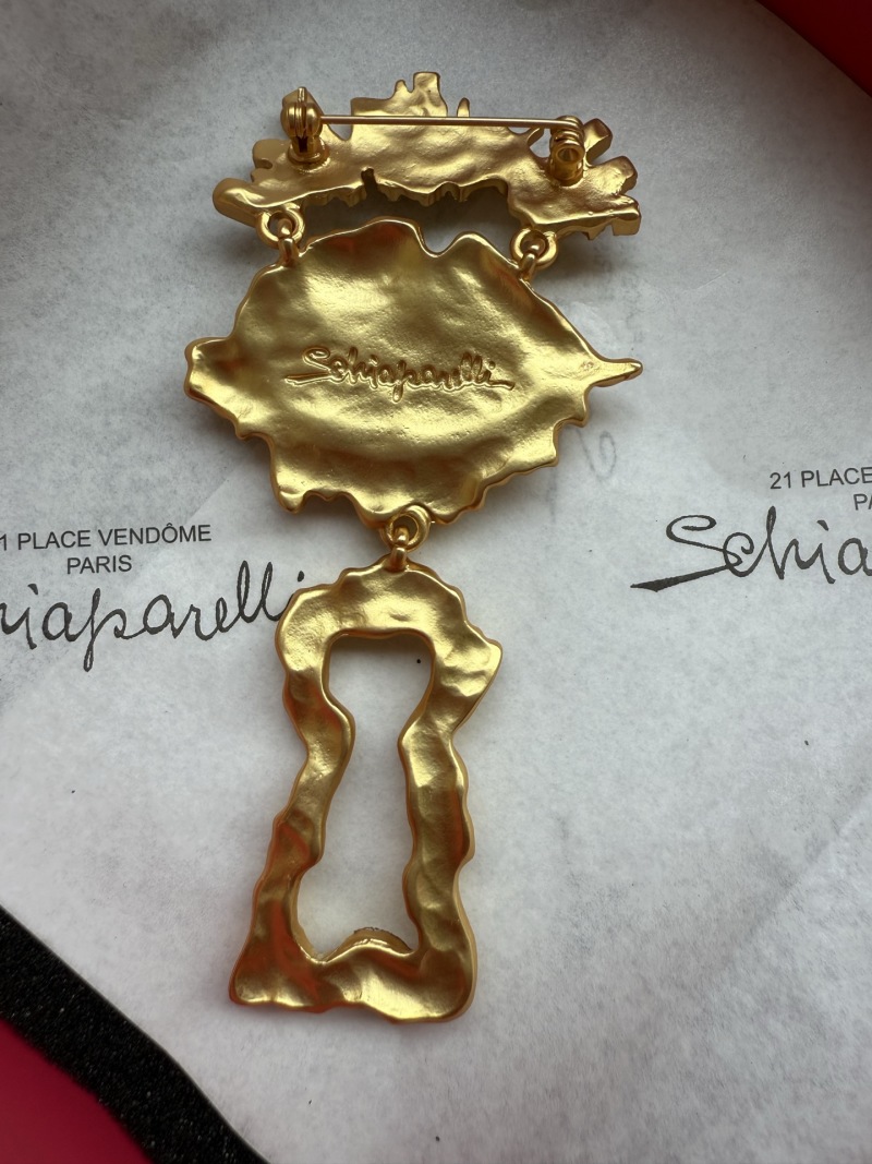 Брошь Schiaparelli с глазом