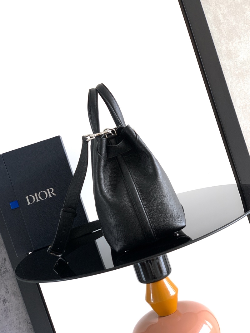 Черная кожаная сумка Dior с ручками и ремнем